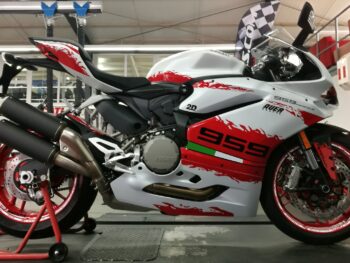 959 Panigale Edition auf weißer Maschine