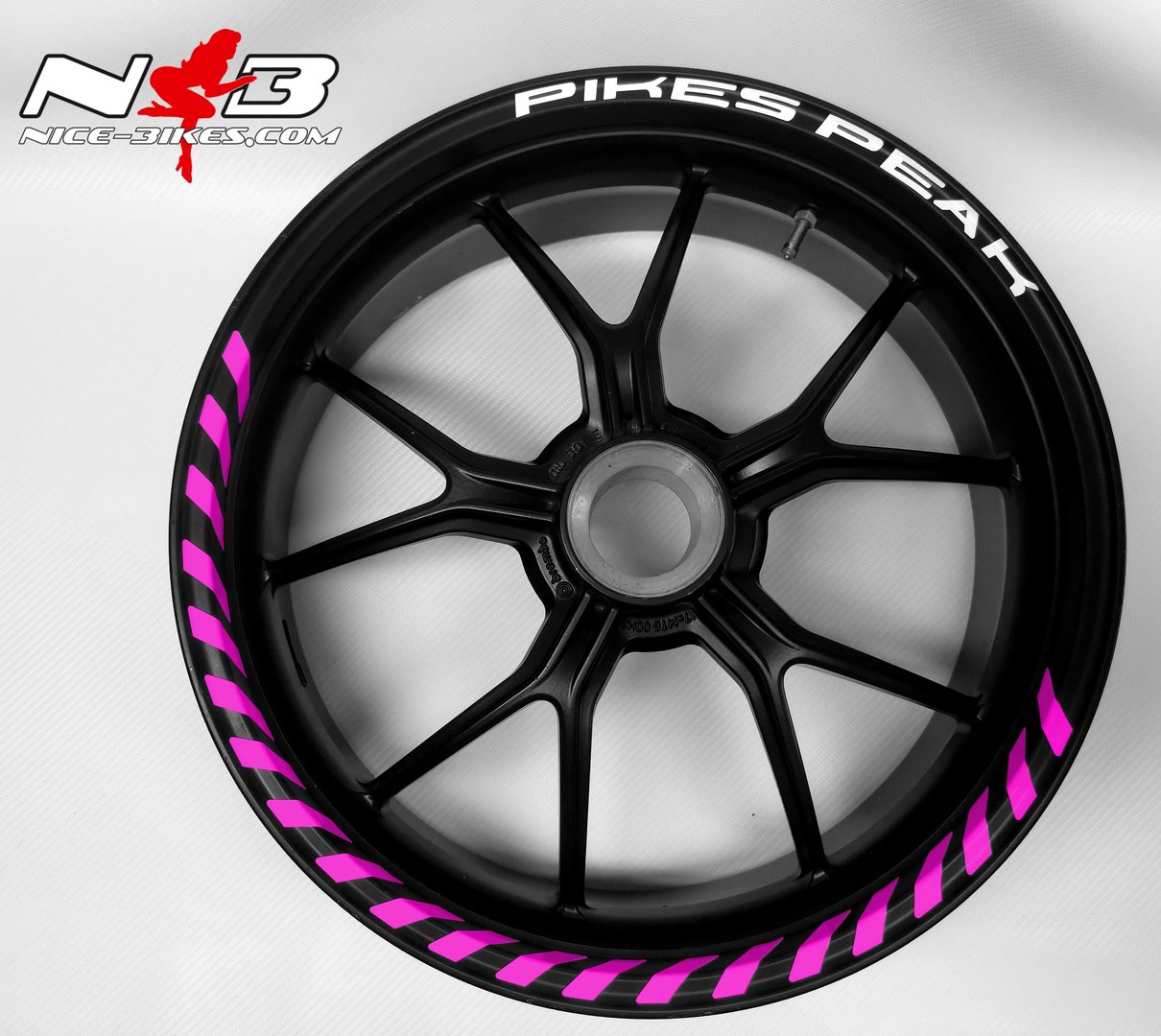 Motorrad Foliendesigns und Dekore - Felgendekor Typo Line 2020 mit Text-Label-Auswahl in Pretty Pink - F.PP .077 Pretty Pink Felgendekor Typo Line 2020 mit Text-Label-Auswahl in Pretty Pink