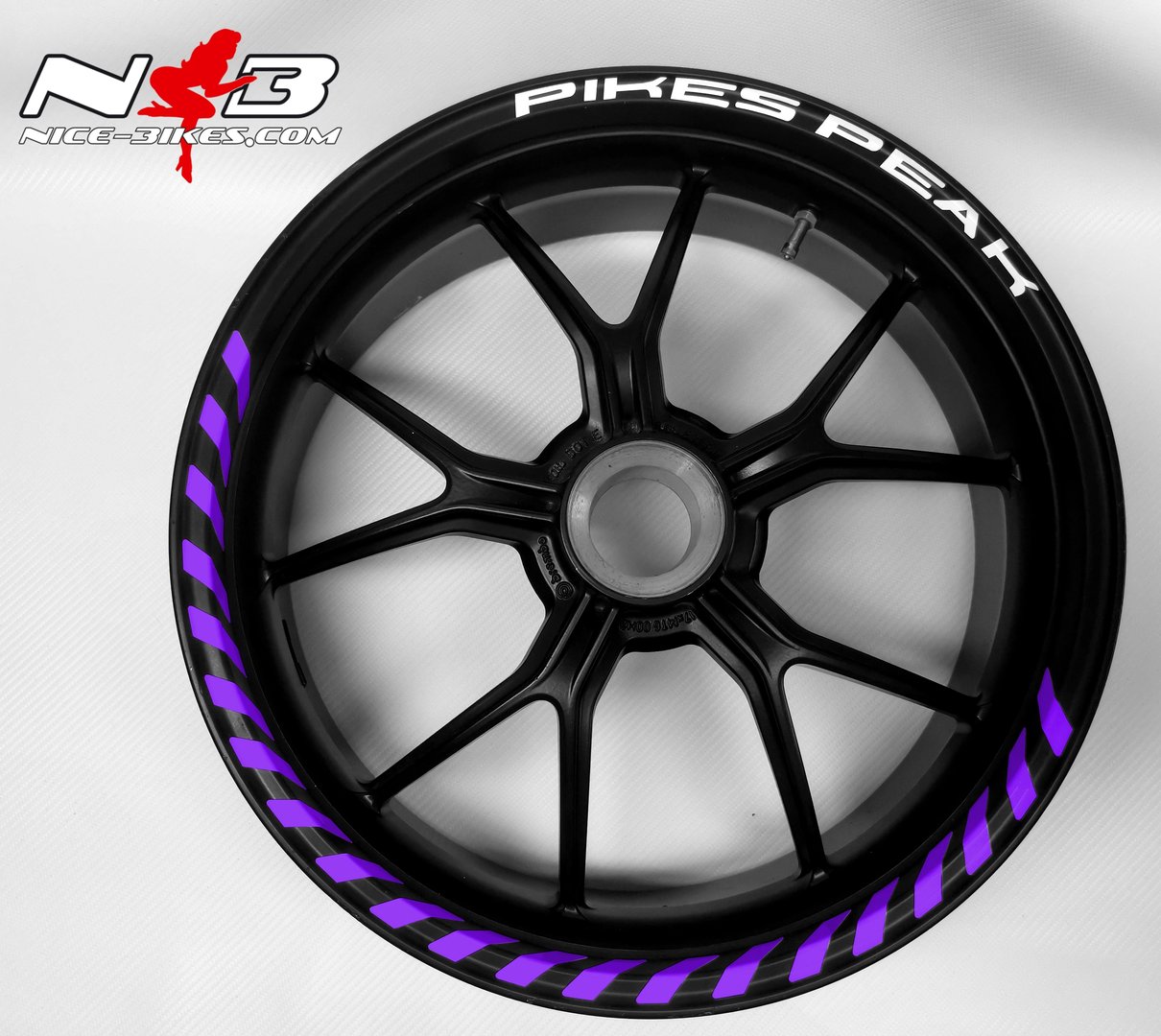 Motorrad Foliendesigns und Dekore - Felgendekor Typo Line 2020 mit Text-Label-Auswahl in Manga Violett - F.PP .080 Manga Violett Felgendekor Typo Line 2020 mit Text-Label-Auswahl in Manga Violett